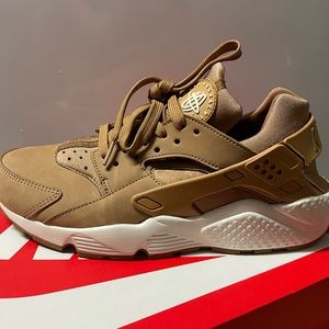 Nike- Air Huarache (Flax)
